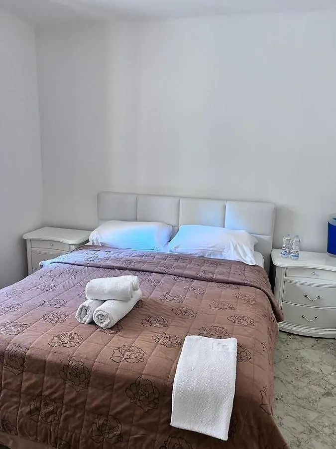 バーリ B& B Castello 1 Bed & Breakfast
